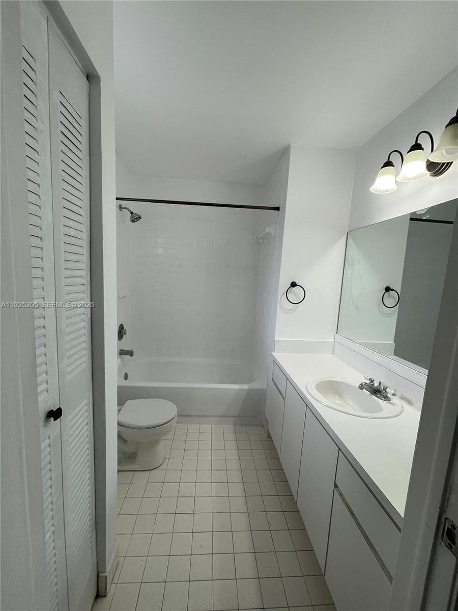 3375 W 76th St # 211, Hialeah, FL 33018 — zdjęcie 5