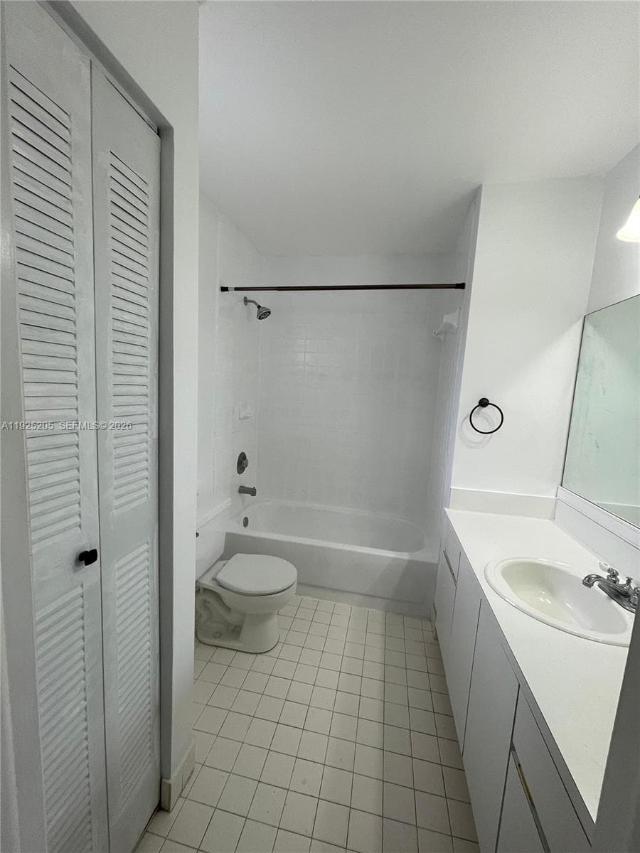3375 W 76th St # 211, Hialeah, FL 33018 — zdjęcie 4