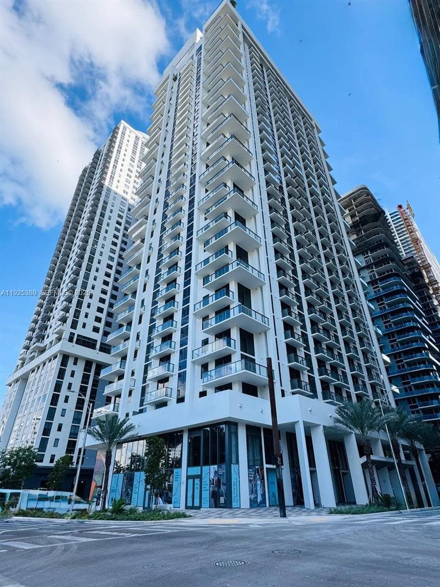 11 NE 6th # 2813, Miami, FL 33132