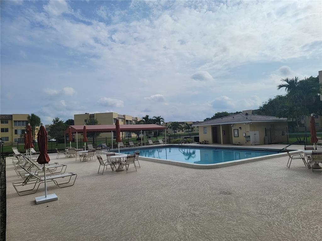 6000 NW 64th Avenue # 205, Tamarac, FL 33319 — zdjęcie 2
