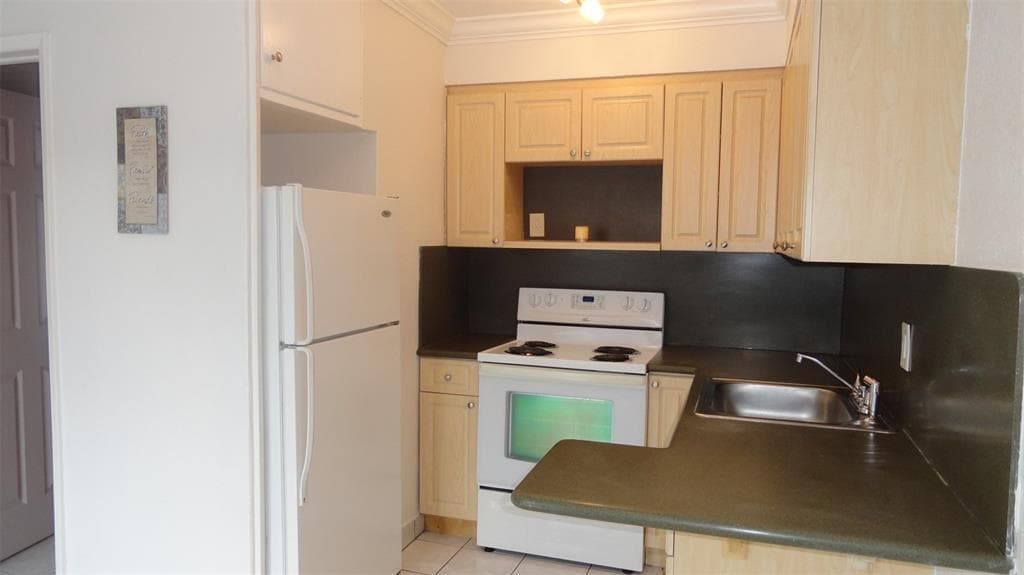 2211 Lincoln Street # 11, Hollywood, FL 33020 — zdjęcie 2