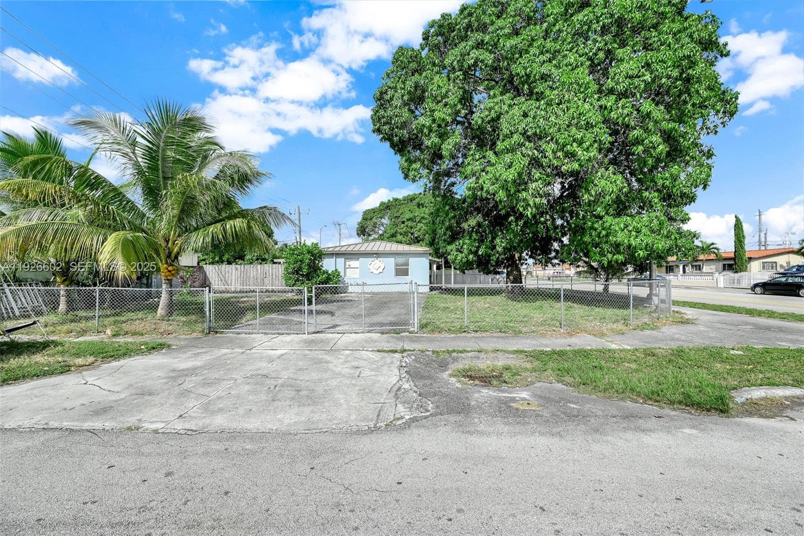 4020 E 10th Ave, Hialeah, FL 33013 — zdjęcie 3
