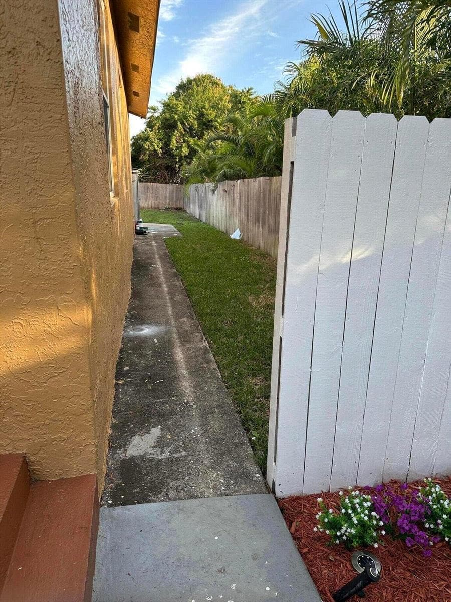 833 Briggs Street, West Palm Beach, FL 33405 — zdjęcie 3