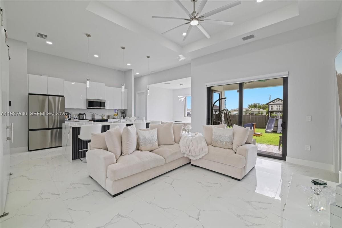 1310 NW 10TH Ter, Other City - In The State Of Florida, FL 33993 — zdjęcie 5