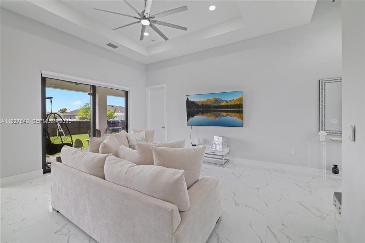 1310 NW 10TH Ter, Other City - In The State Of Florida, FL 33993 — zdjęcie 4