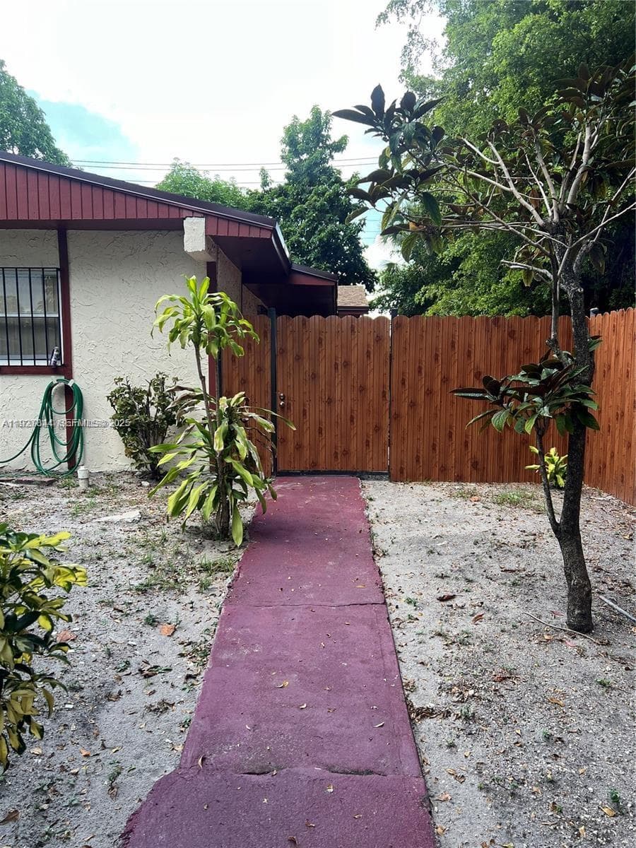 1581 NE 117 ST, Miami, FL 33161 — zdjęcie 3