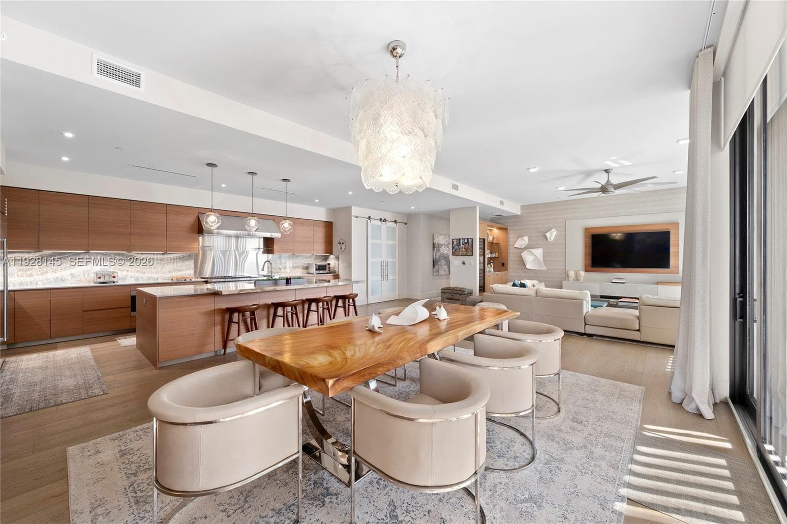 3581 E Glencoe St # 403, Miami, FL 33133 — zdjęcie 4