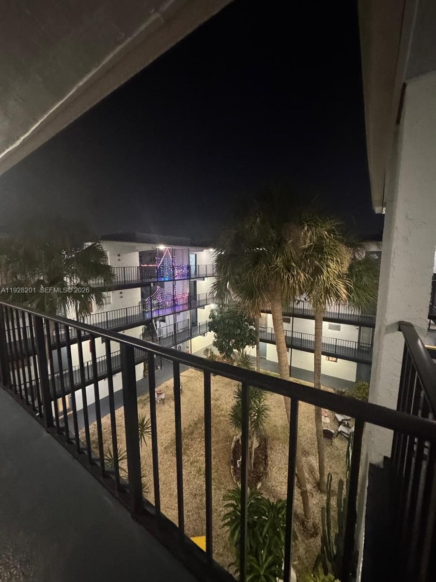 2800 SOMESET DR # 404, Lauderdale Lakes, FL 33311