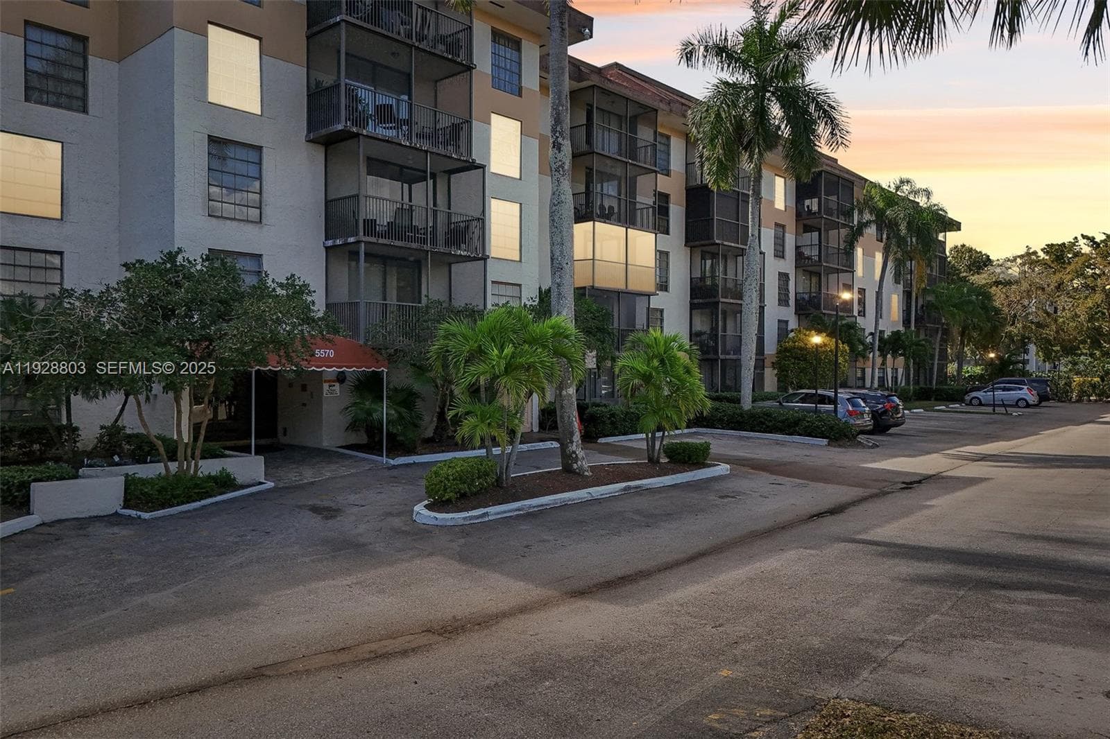 5570 NW 44th St # 510A, Lauderhill, FL 33319 — zdjęcie 2