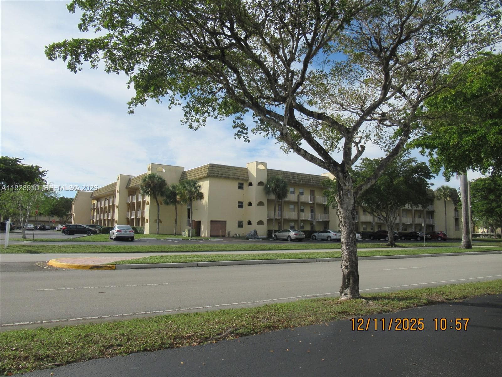 8285 Sunrise Lakes Blvd # 208, Sunrise, FL 33322