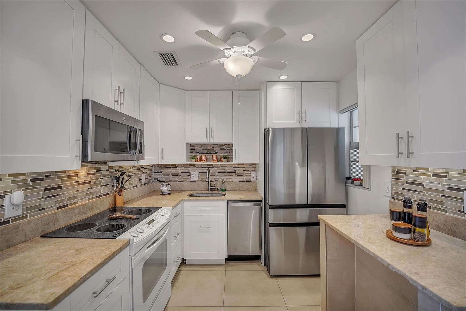 700 Layne Boulevard # 301, Hallandale Beach, FL 33009 — zdjęcie 2