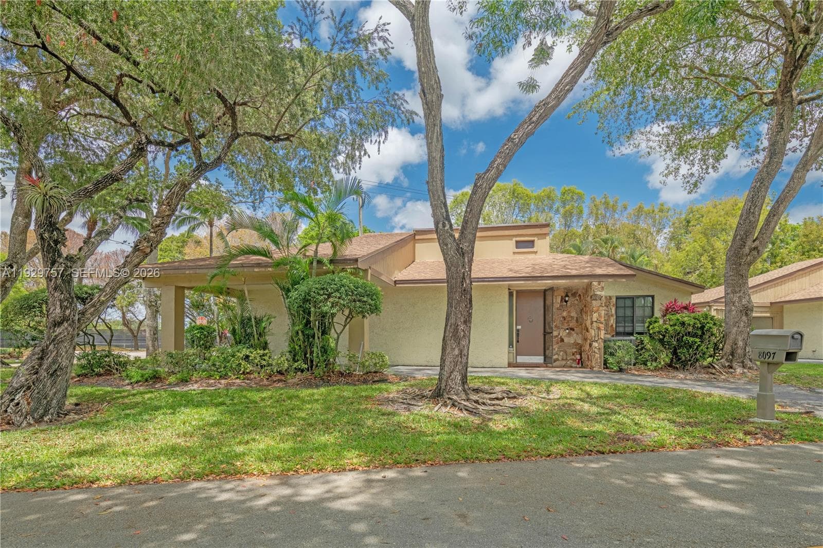 8097 Royal Palm Cir, Tamarac, FL 33321