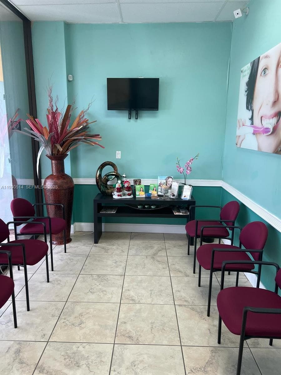 4750 NW 7 ST, Miami, FL 33126 — zdjęcie 3