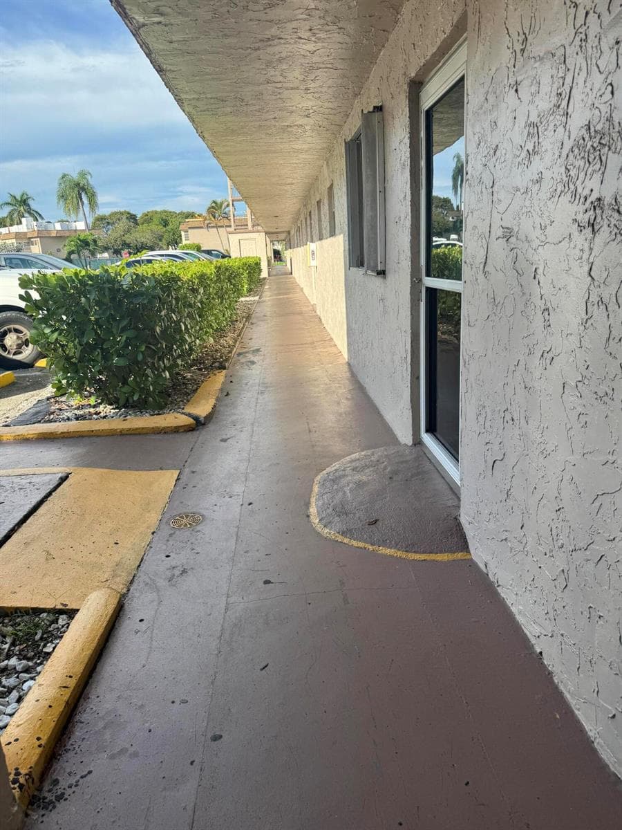 725 Lori Drive # 107, Palm Springs, FL 33461 — zdjęcie 5