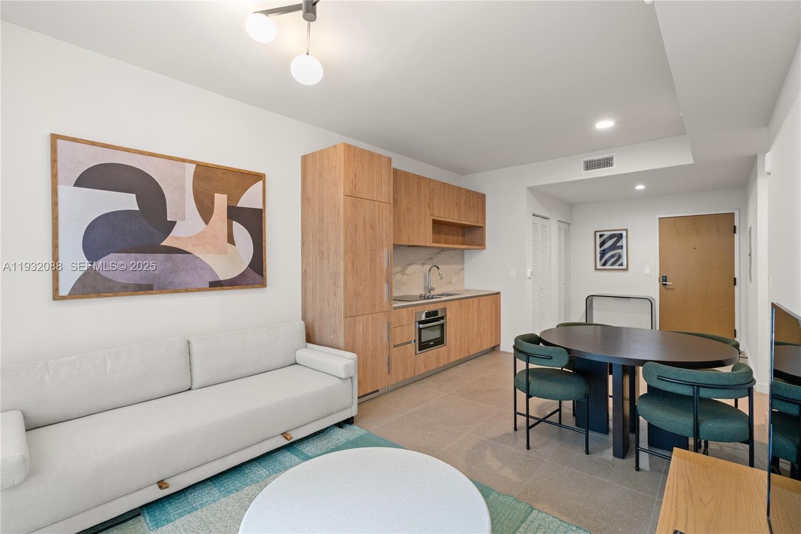 11 NE 6th St # 2005, Miami, FL 33132