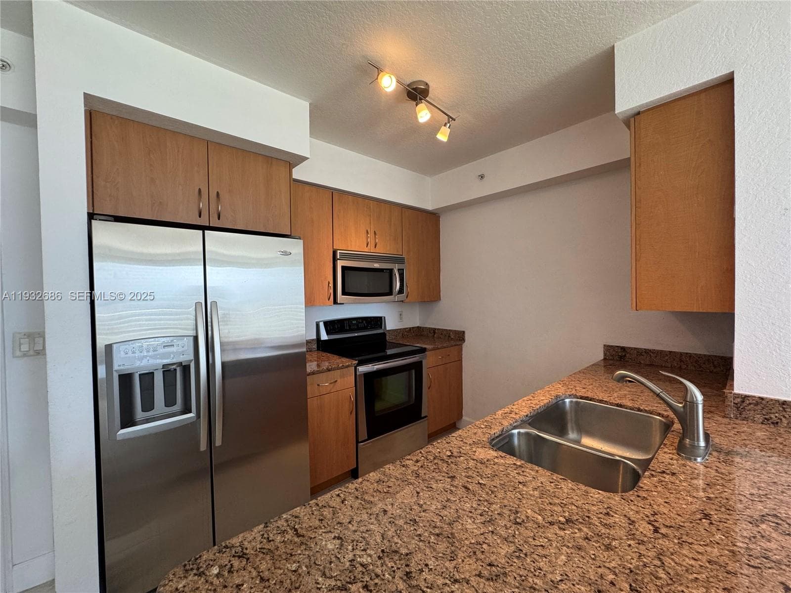 1830 Radius Dr # 915, Hollywood, FL 33020