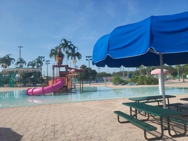 13012 NW 8th St, Pembroke Pines, FL 33028 — zdjęcie 2