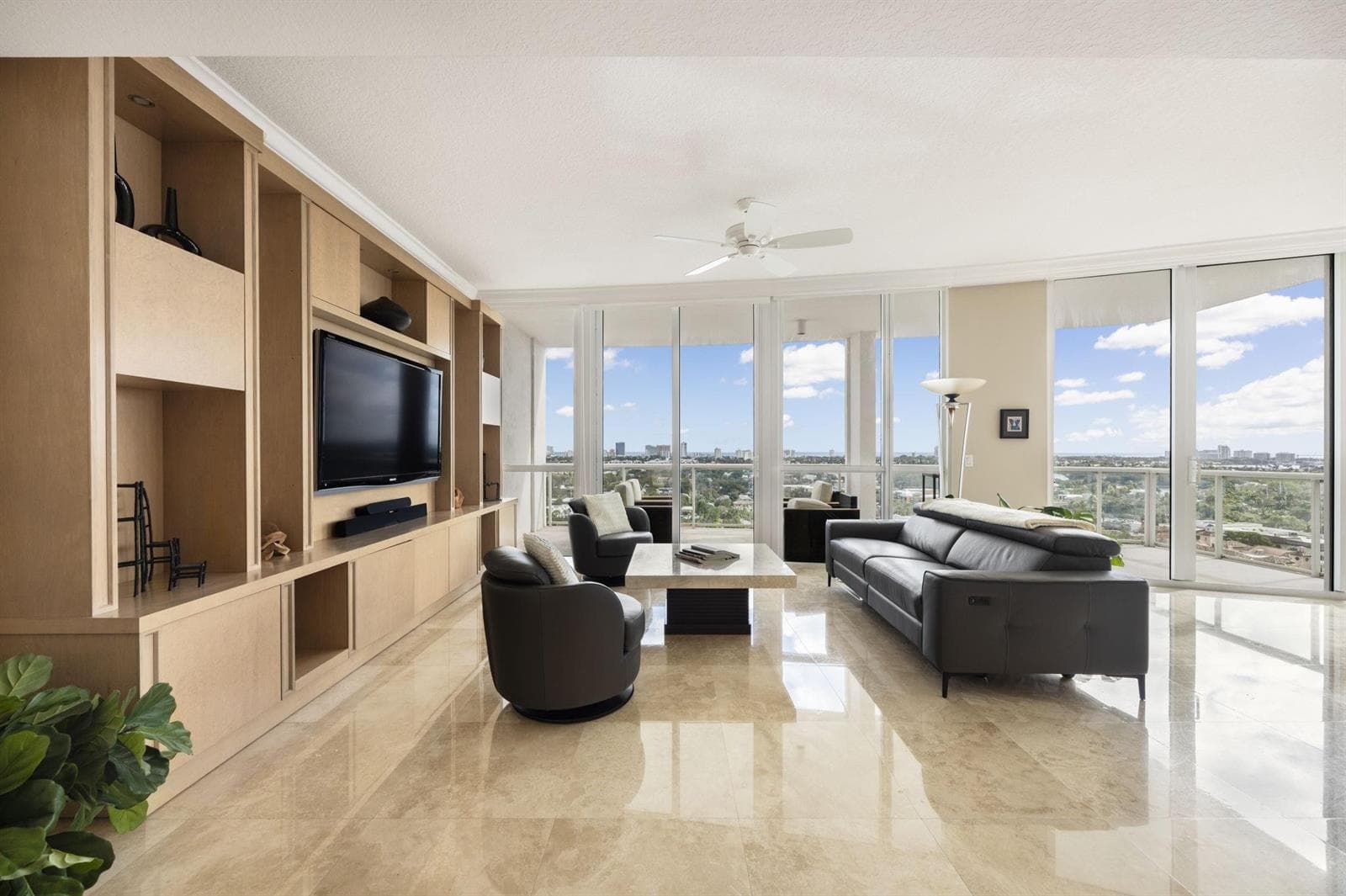 111 SE 8th Avenue # Ph-1701, Fort Lauderdale, FL 33301 — zdjęcie 2