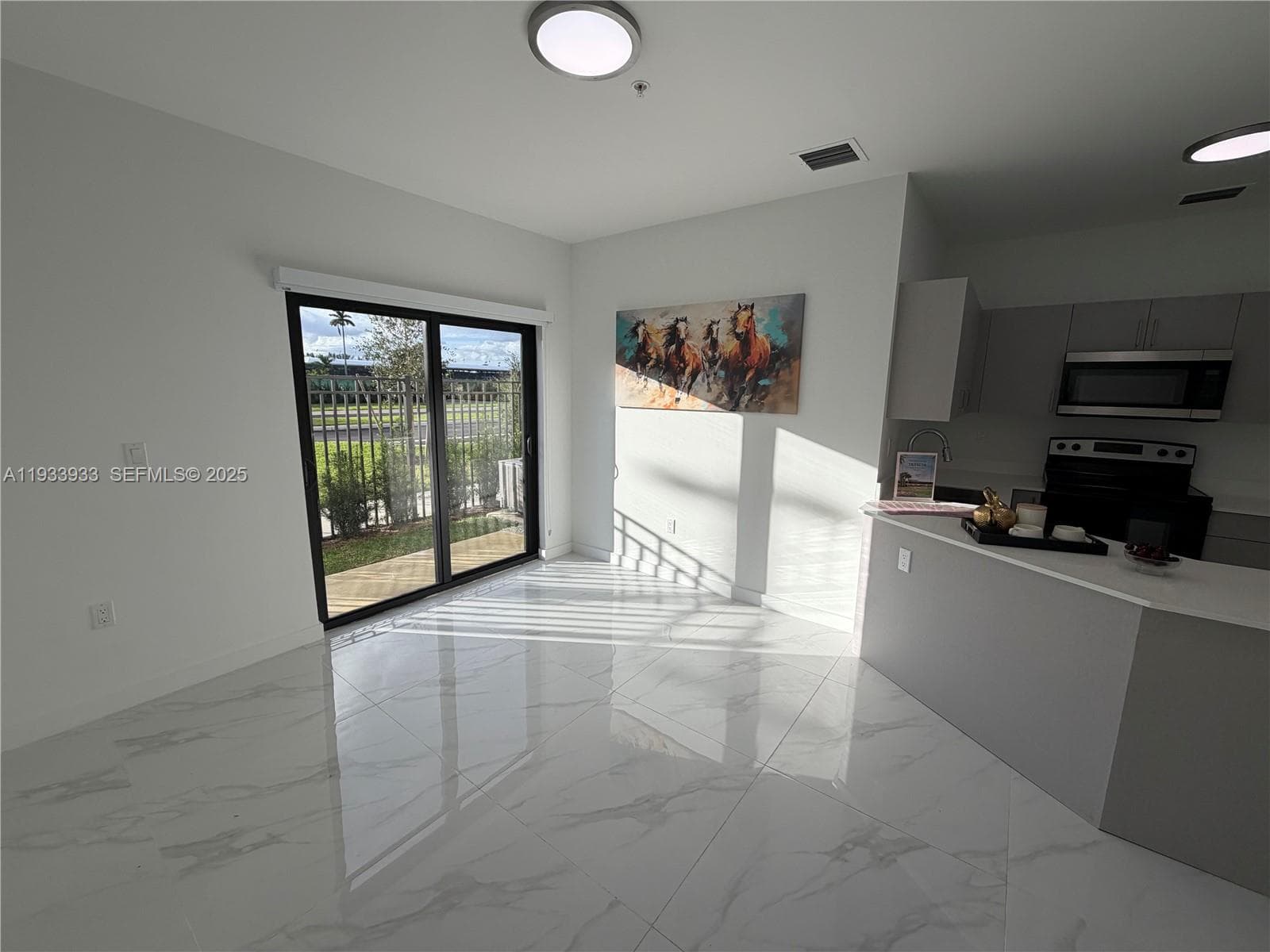 2308 E 4th ave # 208, Hialeah, FL 33013 — zdjęcie 4