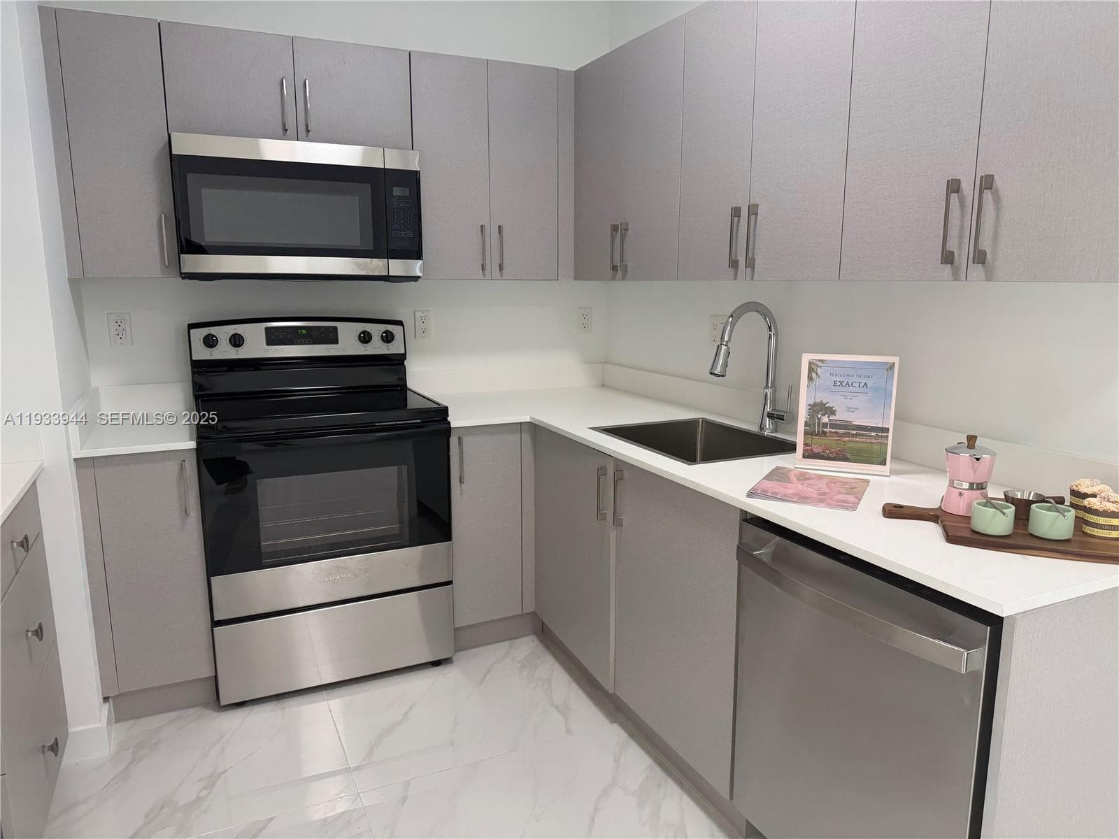 2306 E 4th ave # 303, Hialeah, FL 33013