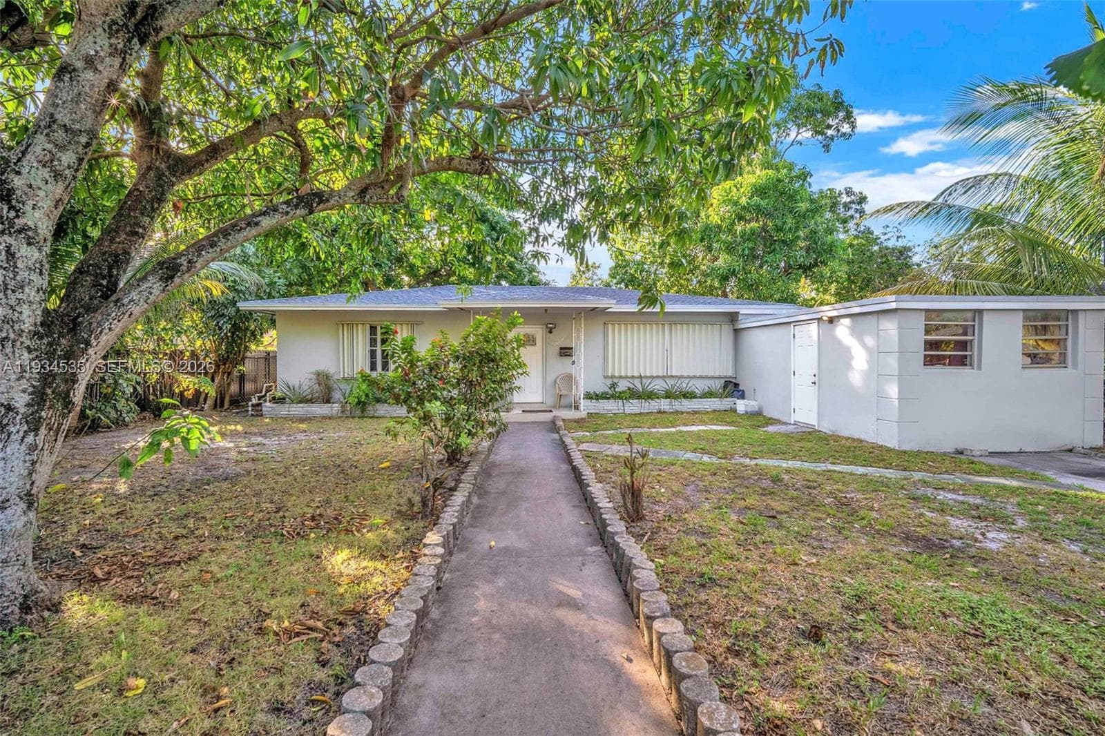 16234 NE 9th Ct, North Miami Beach, FL 33162 — zdjęcie 2