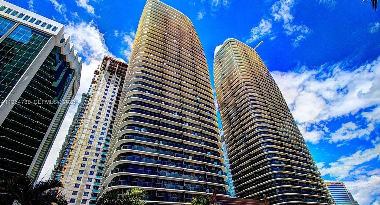 45 SW 9th St # 3210, Miami, FL 33130