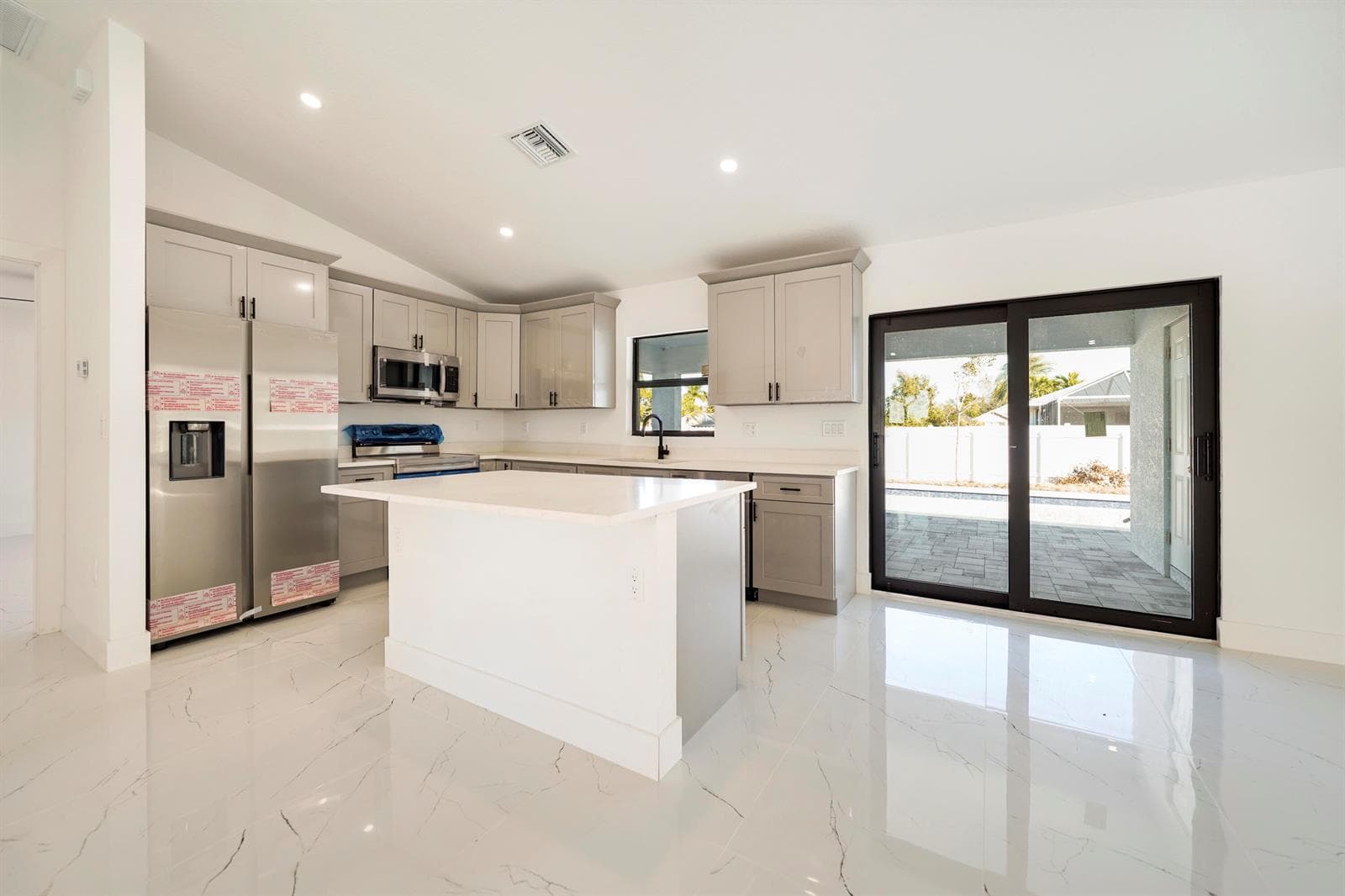 1213 NW 22nd Place, Cape Coral, FL 33993 — zdjęcie 3
