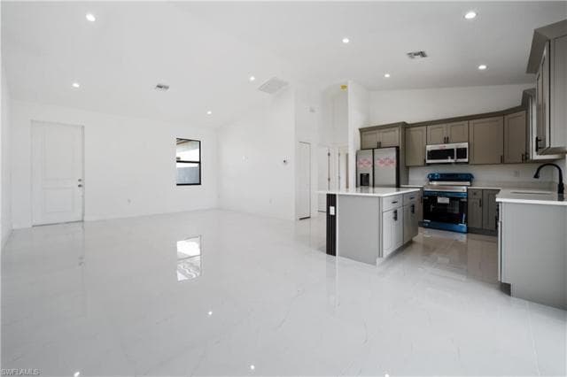 1213 NW 22nd Place, Cape Coral, FL 33993 — zdjęcie 4