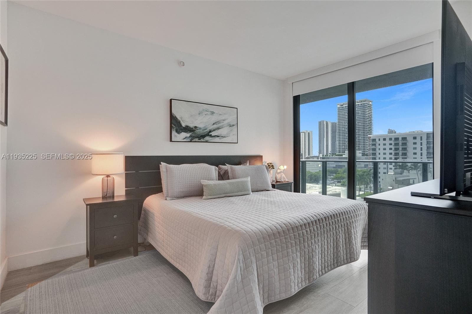 121 NE 34th St # 902, Miami, FL 33137 — zdjęcie 2