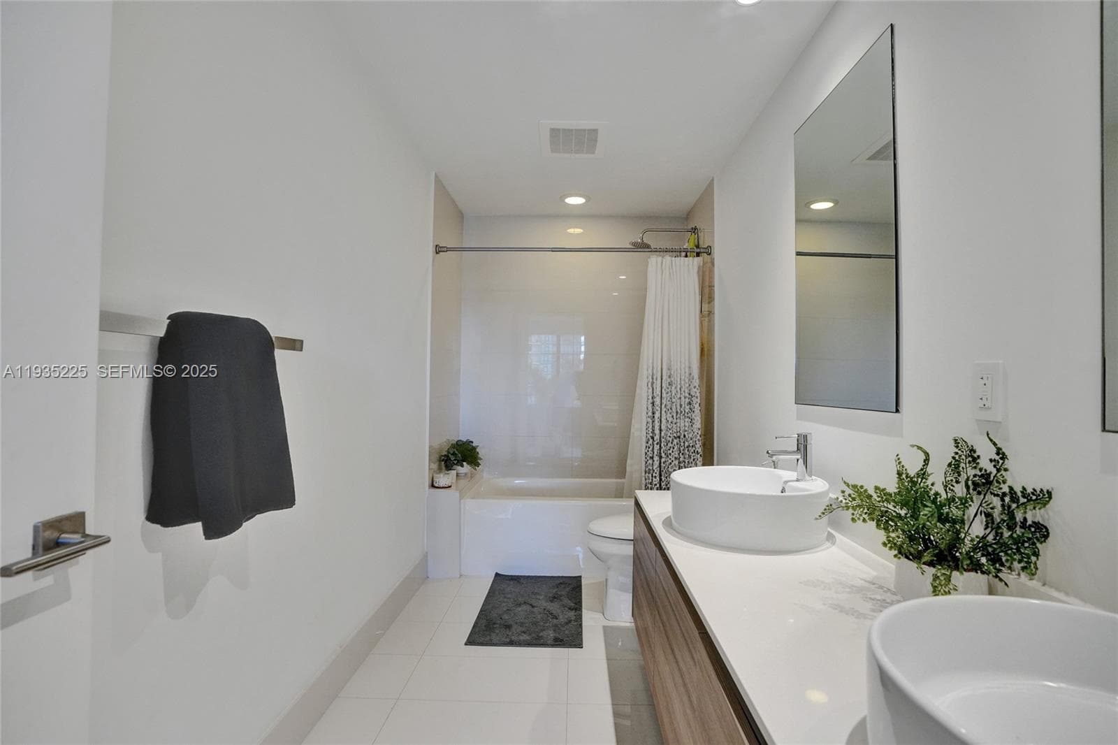 121 NE 34th St # 902, Miami, FL 33137 — zdjęcie 3
