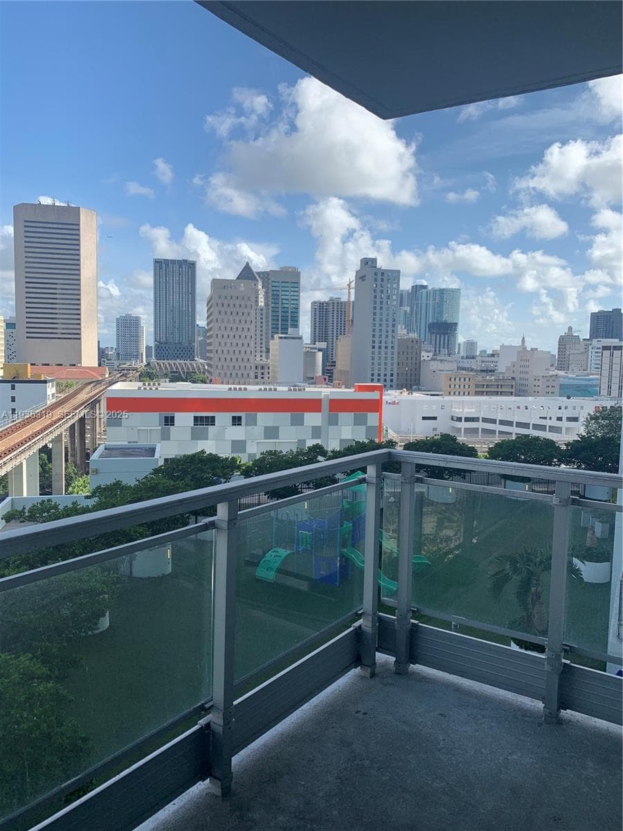 90 SW 3rd St # 1211, Miami, FL 33130