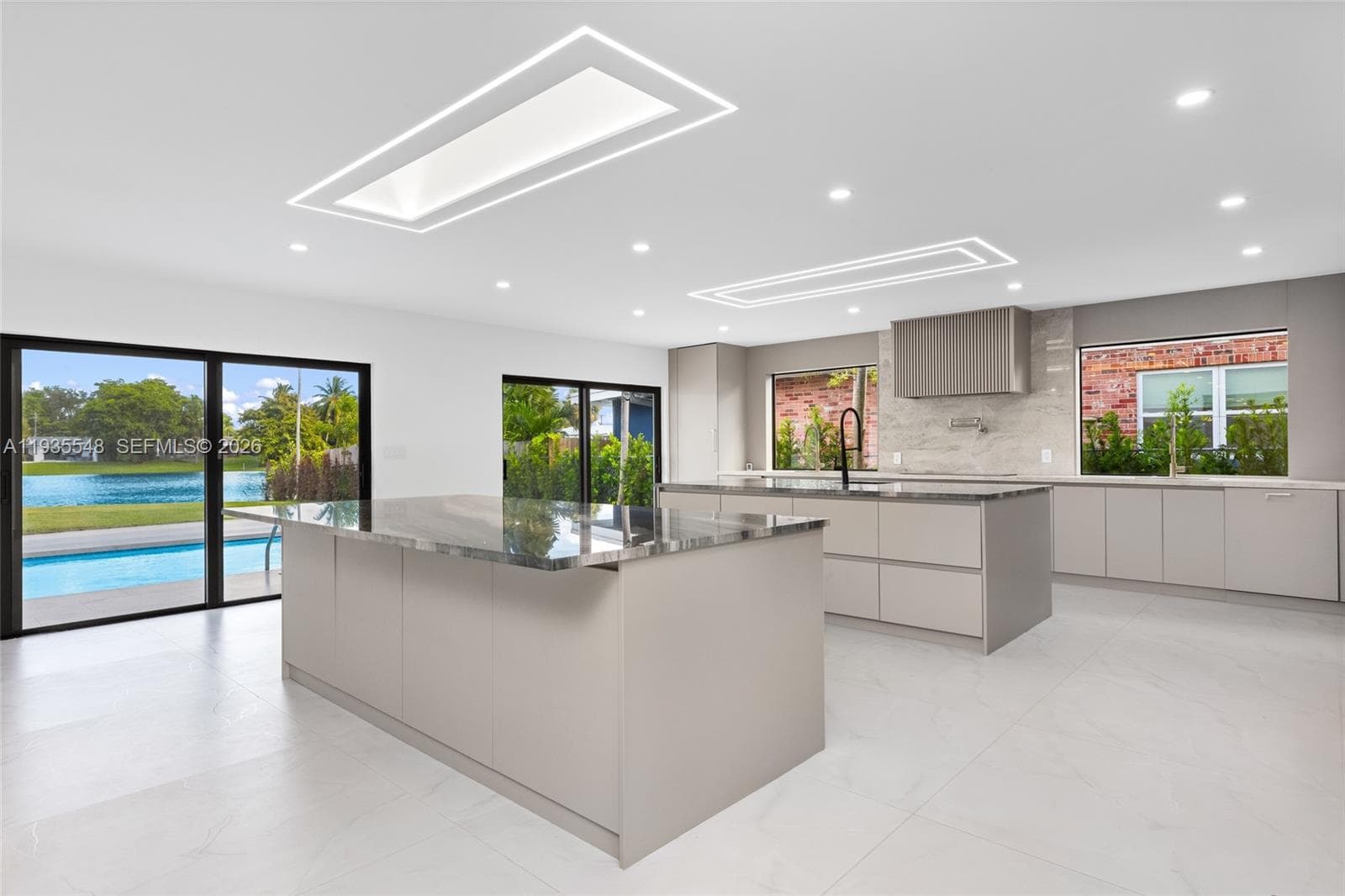 18735 NE 18th Ave, Miami, FL 33179 — zdjęcie 2