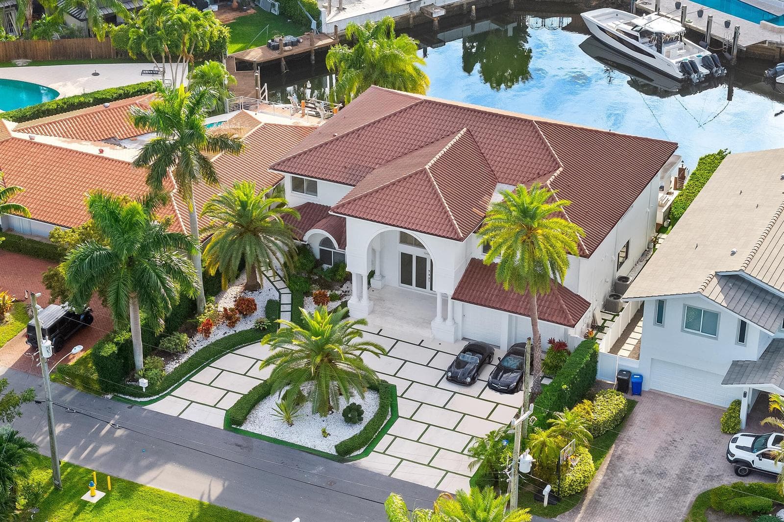 16430 NE 30th Avenue, North Miami Beach, FL 33160 — zdjęcie 2