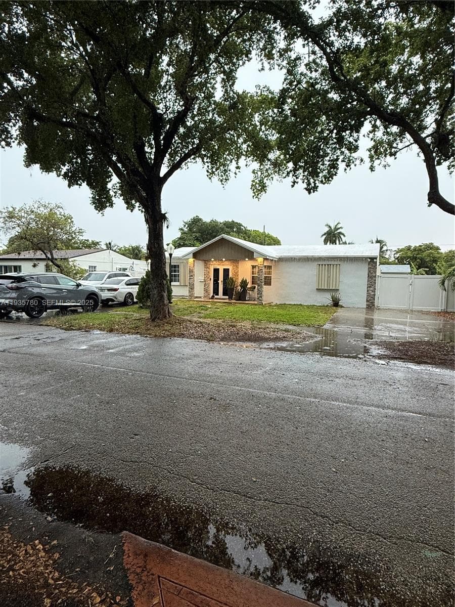 1031 NE 142nd St, North Miami, FL 33161 — zdjęcie 2