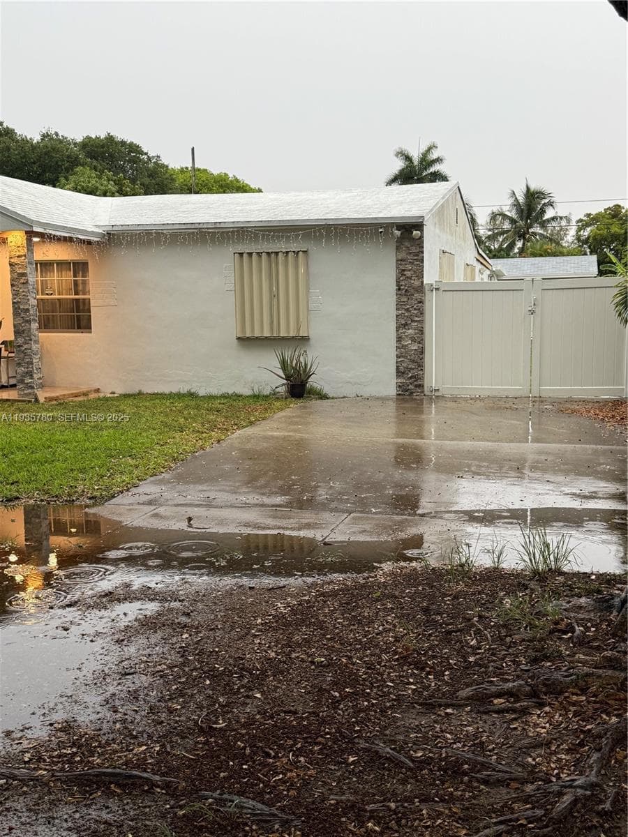 1031 NE 142nd St, North Miami, FL 33161 — zdjęcie 3