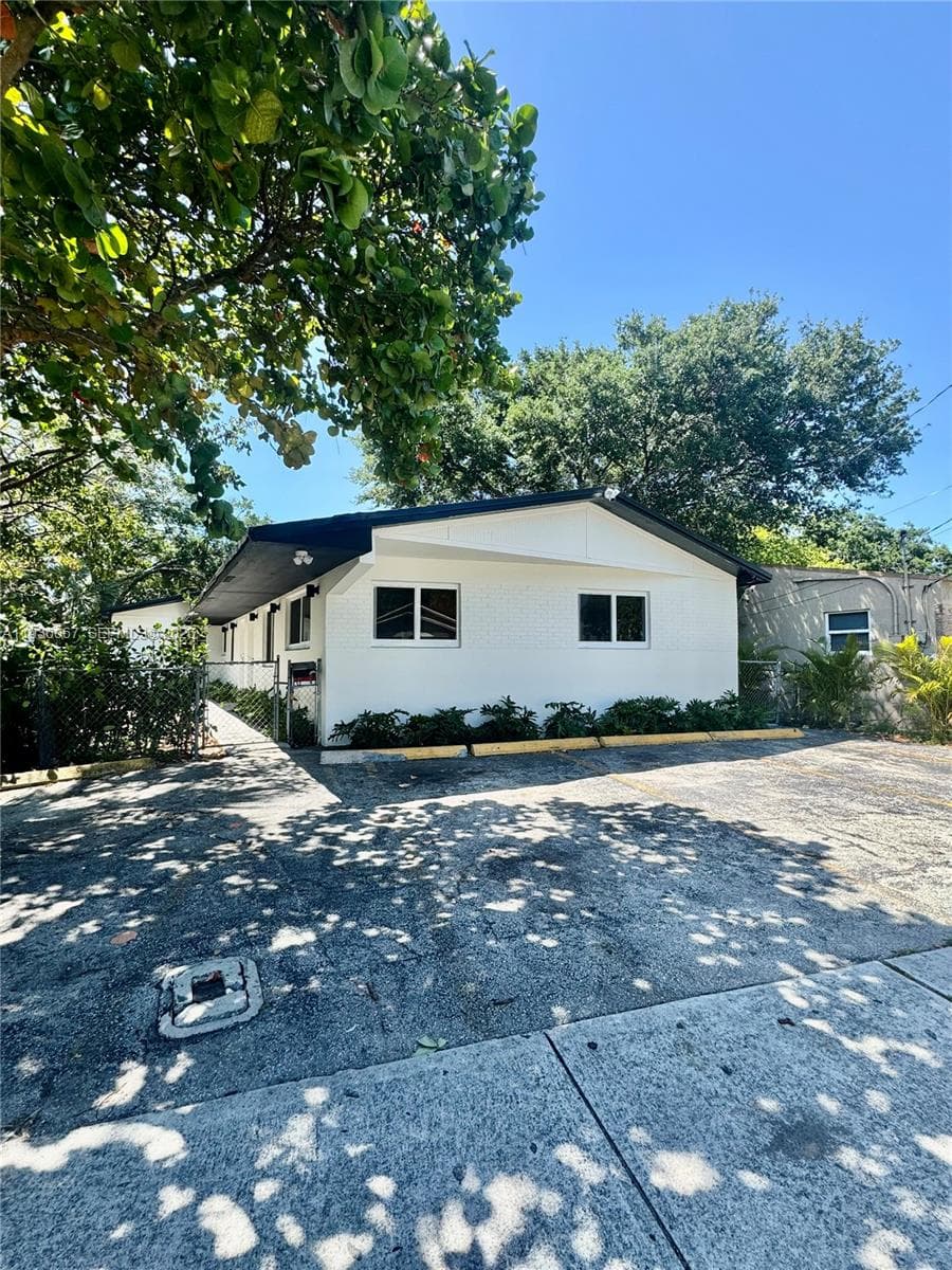 111 NW 7th Ave, Dania Beach, FL 33004 — zdjęcie 2