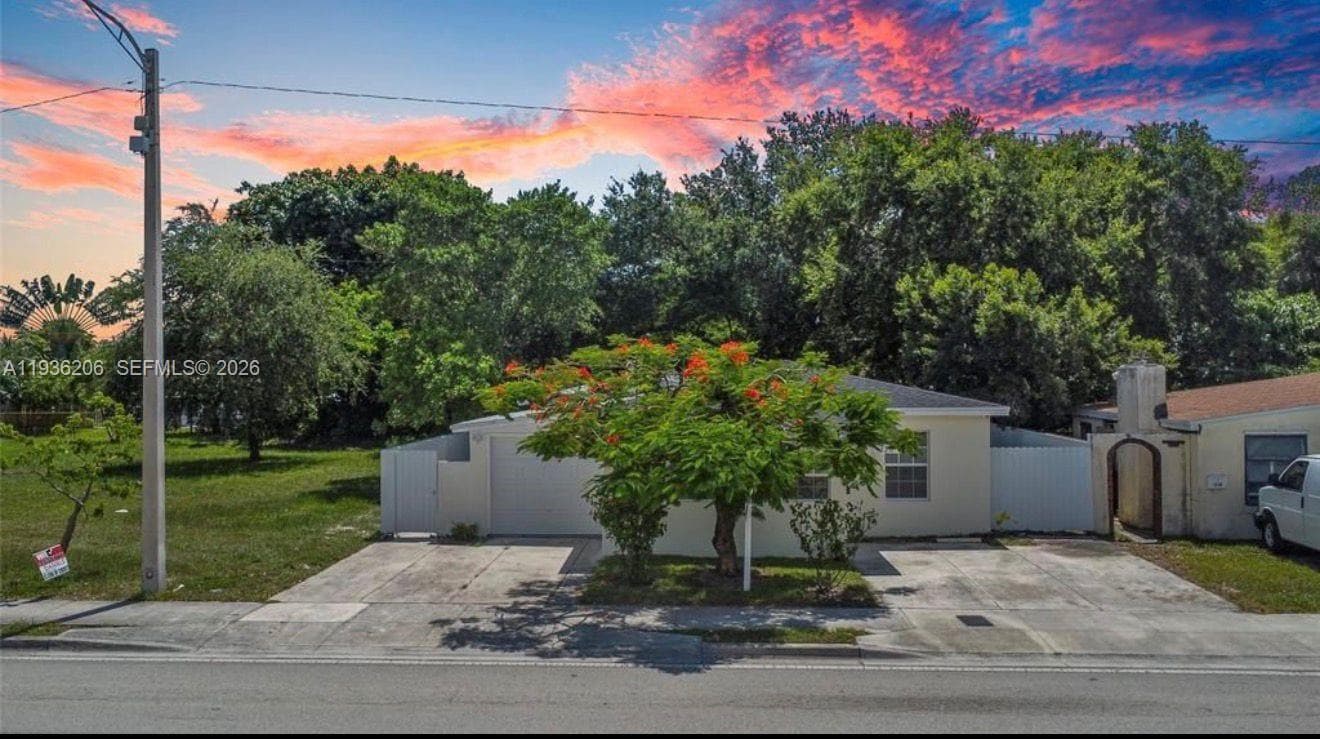 1220 N Andrews Ave, Fort Lauderdale, FL 33311