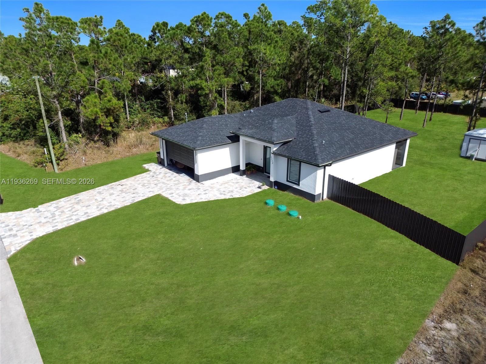 1112 Clark Ave, Lehigh Acres, FL 33972 — zdjęcie 2