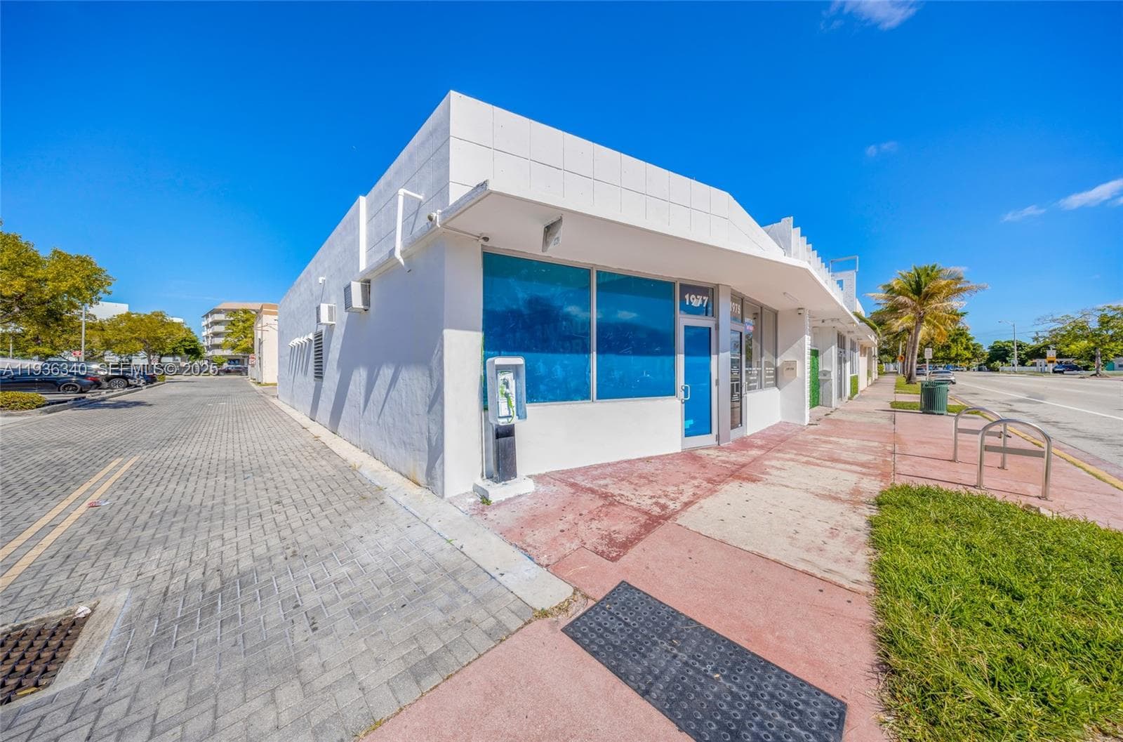 1975 71st St, Miami Beach, FL 33141 — zdjęcie 2