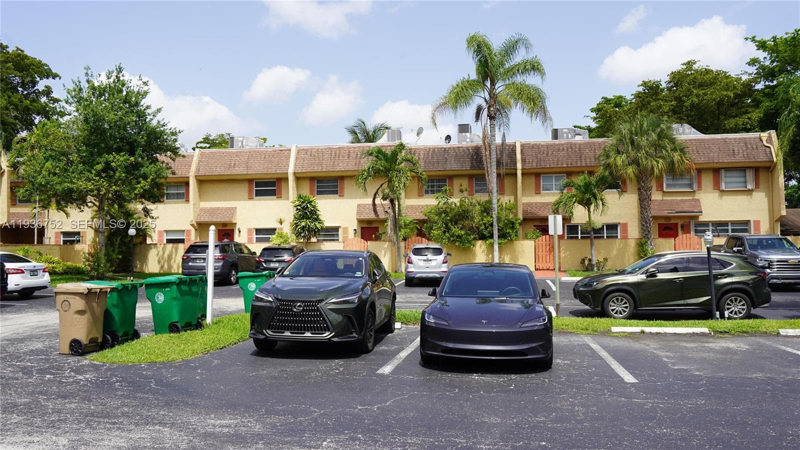 7175 Nova Dr # 204, Davie, FL 33317
