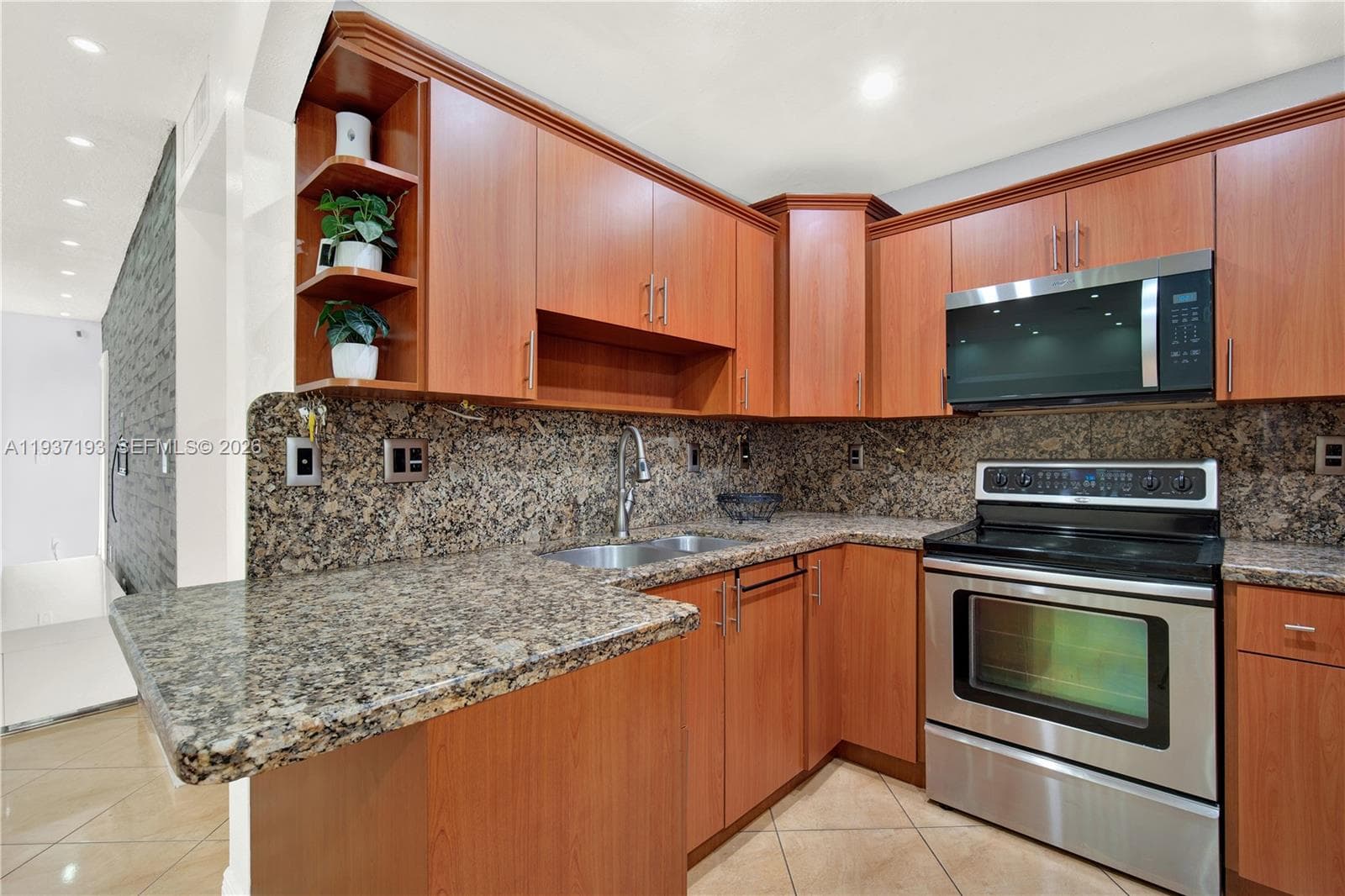 5665 W 20th Ave # 415, Hialeah, FL 33012 — zdjęcie 4