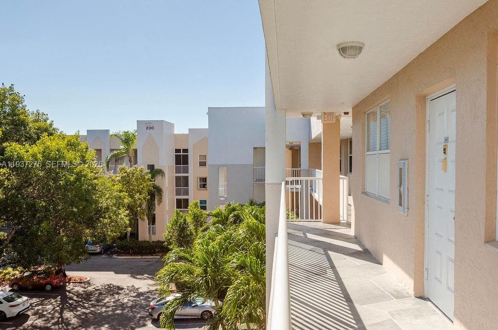 2601 N Nob Hill Rd # 402, Sunrise, FL 33322 — zdjęcie 3