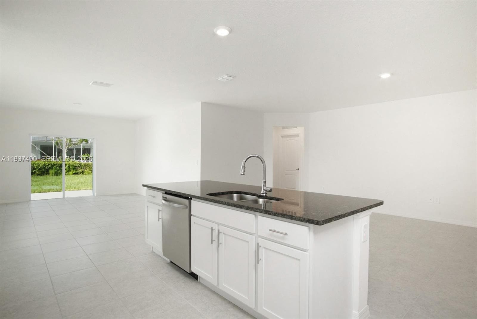 811 SE Seahouse Dr, Port St. Lucie, FL 34983 — zdjęcie 4