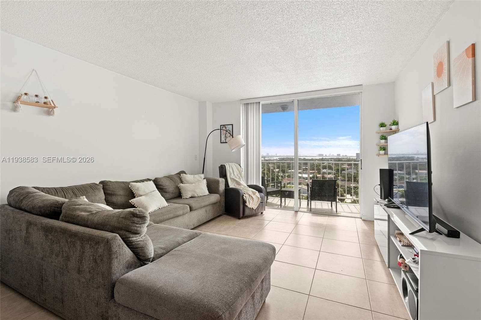 2350 NE 135th St # 1006, North Miami, FL 33181 — zdjęcie 3