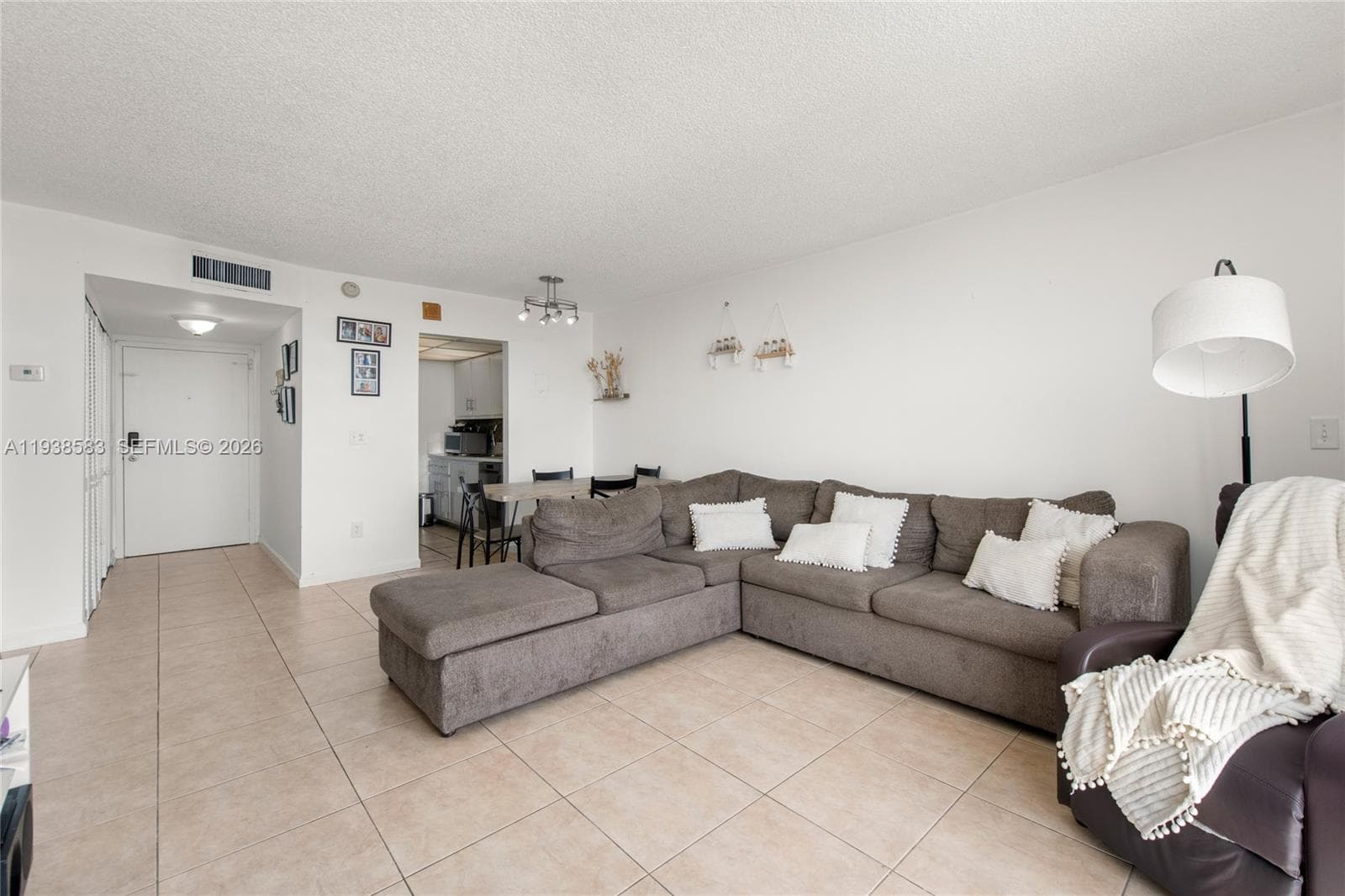 2350 NE 135th St # 1006, North Miami, FL 33181 — zdjęcie 5