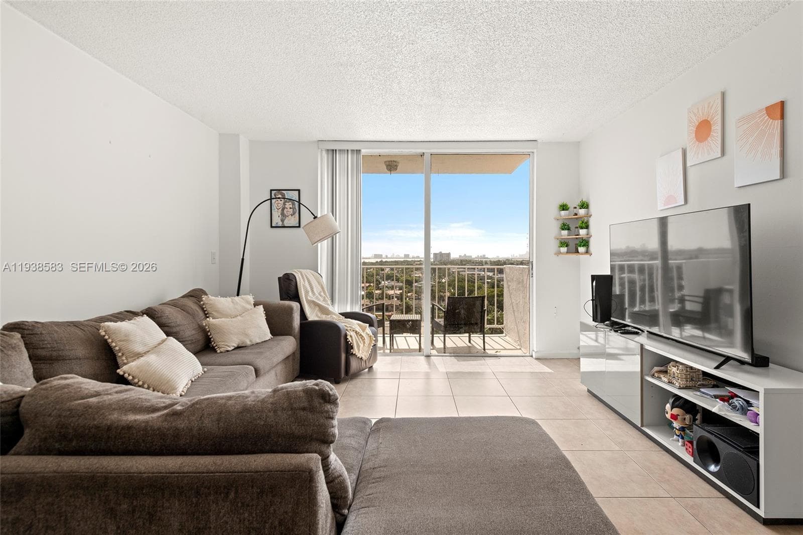 2350 NE 135th St # 1006, North Miami, FL 33181 — zdjęcie 4