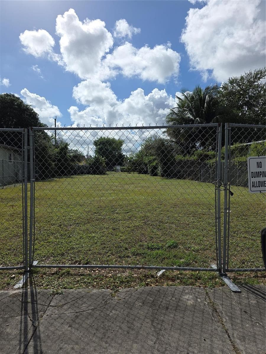 1810 NW 84th Street, Miami, FL 33147 — zdjęcie 2
