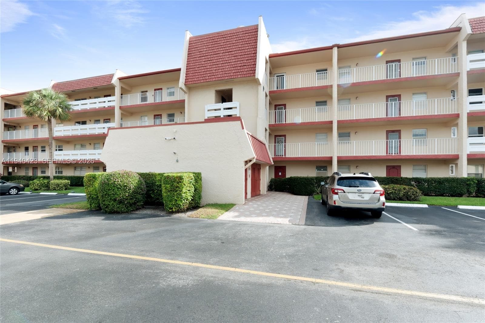 1020 Country Club Dr # 206, Margate, FL 33063 — zdjęcie 2