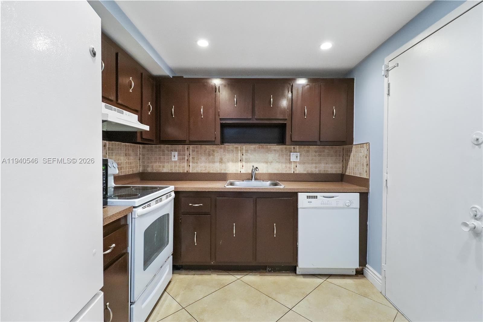 600 Three Islands Blvd # 519, Hallandale Beach, FL 33009 — zdjęcie 3