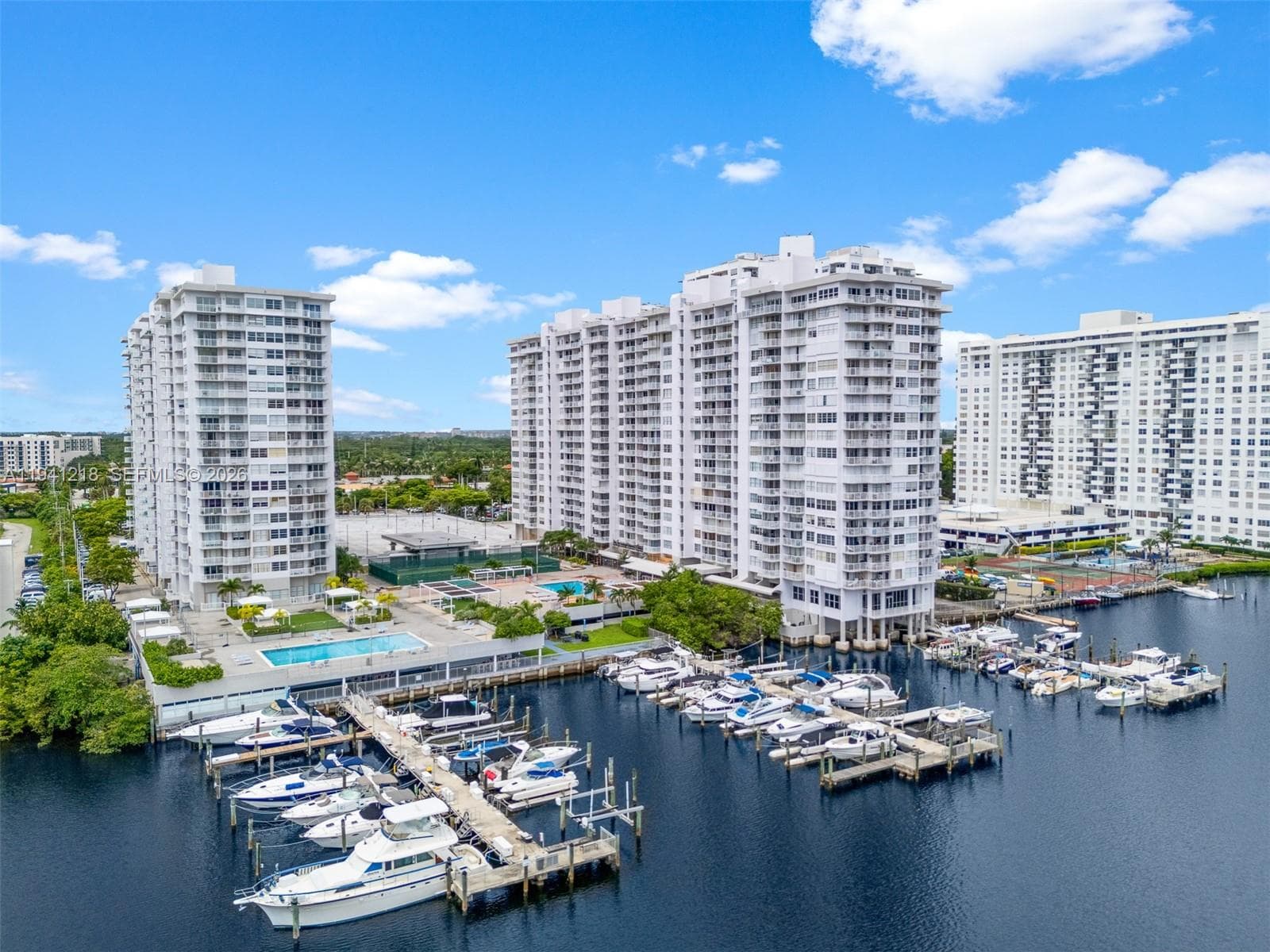 18041 Biscayne Blvd *BOAT SLIP & UNIT* # 1605, Aventura, FL 33160